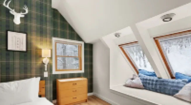 Clyde's Cabin 4 Bedroom Home