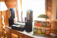 Paradise Lodge and Bungalows Hotels in Lake Louise