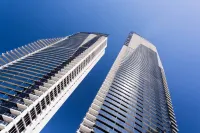 Holiday Holiday Circle on Cavill Apartments
