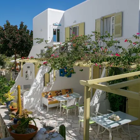 Leonardos Apartments