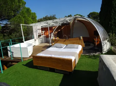 Les Chambres d'Hotes au Bois Fleuri Отели в г. Рокбрюн-Сюр-Аржан