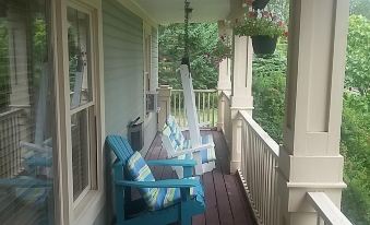 Carriage House Inn Four and a Half Stars