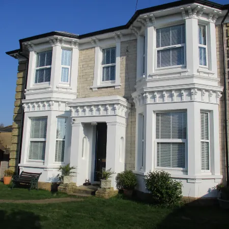 Lovely Spacious Apartment - Sleeps 5