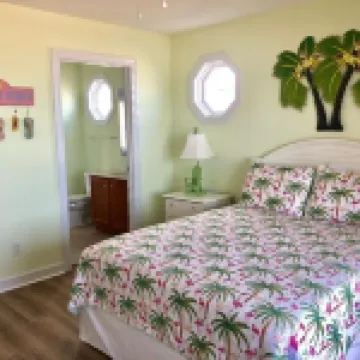 Off Season Short Term Rental Oceanfront Oasis House 5 Bedroom, 3.5 Bath Elevator