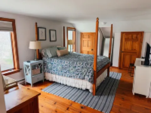 Escape to an Exclusive Mountain Retreat: Experience the Splendor of all seasons. Hotels in Hillsdale