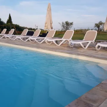 Pleasant tent with swimming pool