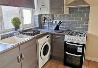 3Bed Full House - Free Parking - Family Friendly!