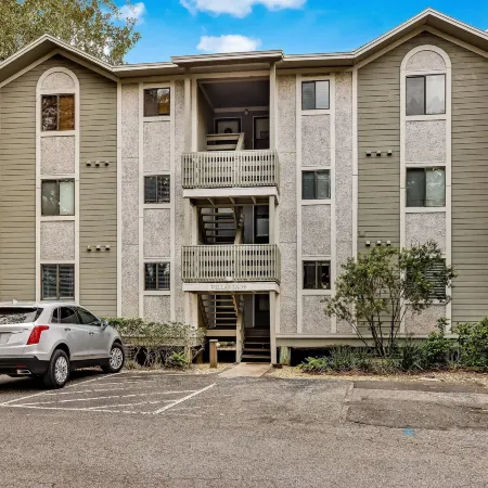 3e Amelia Landings 2 Bedroom Condo by RedAwning
