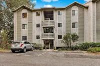 3e Amelia Landings 2 Bedroom Condo by RedAwning