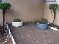 Cozy Studio Room to Rent in Johannesburg City Hotels in Bryanston
