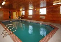 Econo Lodge - Pools
