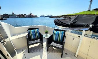 Dockside Boat & Bed Long Beach