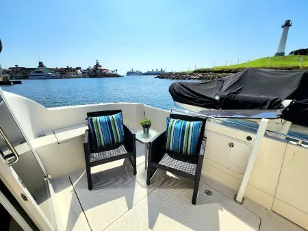 Dockside Boat & Bed Long Beach Отели рядом с достопримечательностью «Нейплс»
