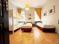 Hostel Helvetia - Private Rooms in City Center and Old Town - balcony
