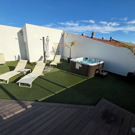 Daos Suites & Terrace Marbella