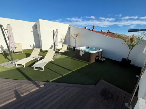 Daos Suites & Terrace Marbella Hotels near Marbella Bullring