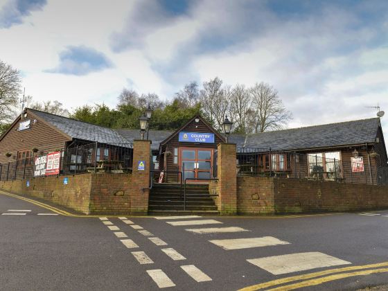 Lodge - Sleeps 6 with Pool Access