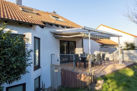 Fully equipped vacation home with large garden and free parking spaces