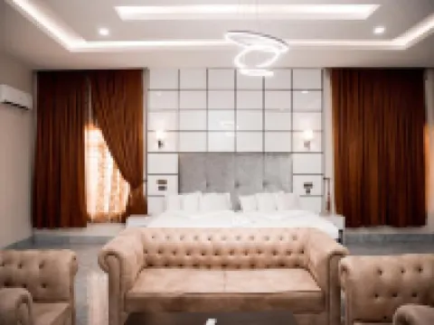 Crispan Suites and Event Center فنادق في جوس