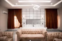 Crispan Suites and Event Center Hotels near 3com Global systems LTD.