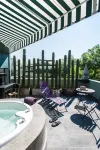 Pug Seal Polanco Anatole France - Pet friendly