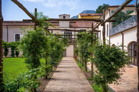 Palazzo San Giovanni Отели рядом с достопримечательностью «Caseificio La Gustosa di Bisogno»