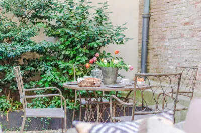 Vissi D Arte an Apartment with Garden