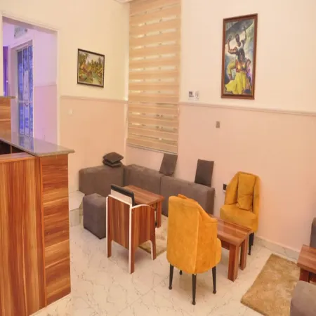 Fisher Suites and Apartment Отели рядом с достопримечательностью «Терминал аэропорта Абуджа Ннамди Азикиве»