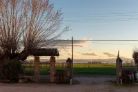 Agriturismo Garzolé Hotels in Cavazzona