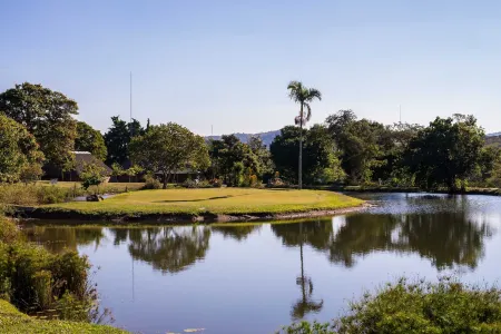 Kruger Park Lodge Unit No. 547 Отели рядом с достопримечательностью «Perry's Bridge Reptile Park»