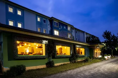 Elan Hotel Các khách sạn gần Haus Byron