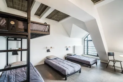 オーベルジュヌネスシャルルロワ ユースホステル のホテル