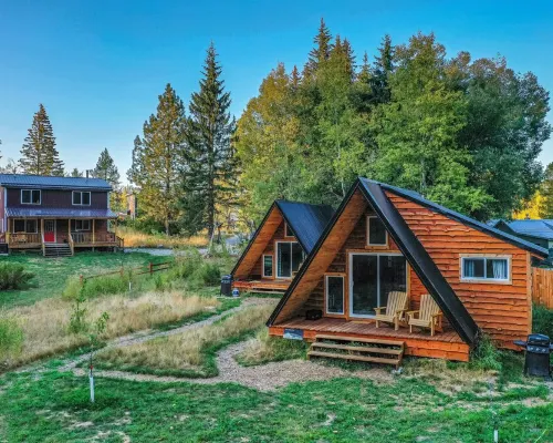 Glacier Nat'l Park A-frame w/ hot tub- Flattop Mountain A-Frame, GNP basecamp! Hotels in Coram