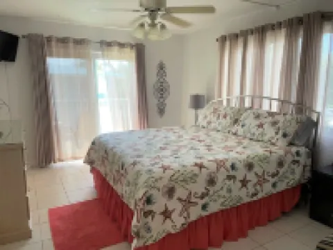 Huge Oct savings!  Sea-Esta! condo, Beach, Pool, Key Colony Beach!