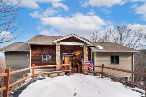 Stunning Long-Range Views and Game Room - Spacious Mountain Retreat