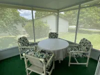 Enclosed Lanai and Golf Course Access - Charming Florida Retreat