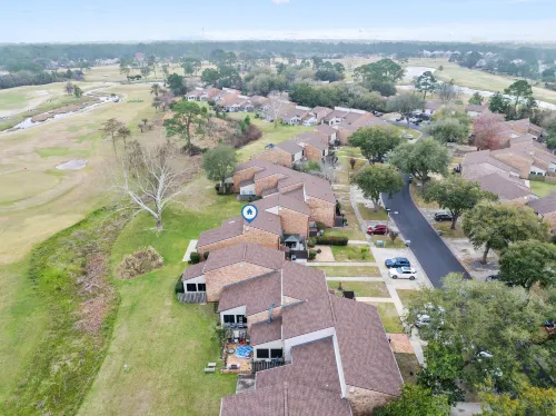 Tranquil Golf Course Views and Spacious Patios - Charming Coastal Haven Hotel a Escambia County