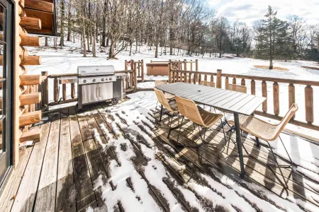 Private Hot Tub and Scenic Mountain Views - Stunning Rustic Elegance