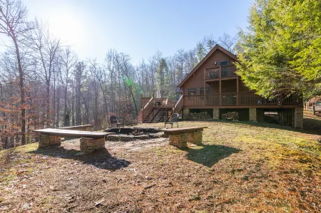 Hot Tub & WiFi - Large Family Cabin - Mill Creek Point - Red River Gorge, Kentucky!