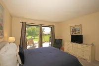 Golf Course Access and Private Patio Escape - Charming Retreat