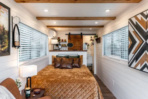 Rooftop Deck and Upscale Amenities - Exquisite Tiny Oasis Hotels in McLennan County