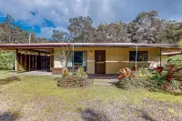 Serene property with nature walk, meditation spot & enclosed gardens Hotels in Volcano