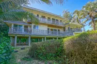 Gorgeous oceanfront house with free WiFi, stellar ocean views & beach access Các khách sạn gần Ha'ena State Park