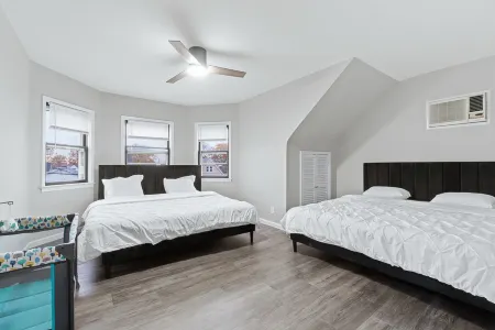 Hot Tub, Sauna and Epic Game Room - Stunning Spacious Retreat