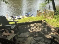 Stunning 5 Bed Waterfront Oasis with Deck over the River