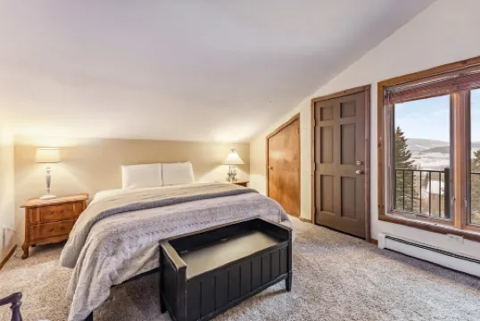 Stunning Lake Views and Cozy Hot Tub - Spacious Rocky Mountain Haven