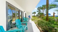 Gorgeous Retreat - Huge Patio, Steps to Pool, Beach, Spa Hotels in Lower Grand Lagoon