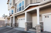 Vaulted Ceilings and BBQ Deck with Scenic Views - Stunning Oasis