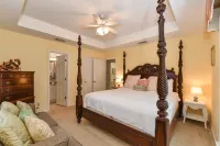 Spacious Living Areas and Outdoor Showers - Charming Family Haven فنادق في تيبي أيلاند
