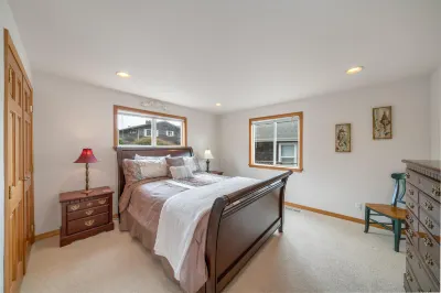 Sandpiper Beach House | House in Cannon Beach near downtown